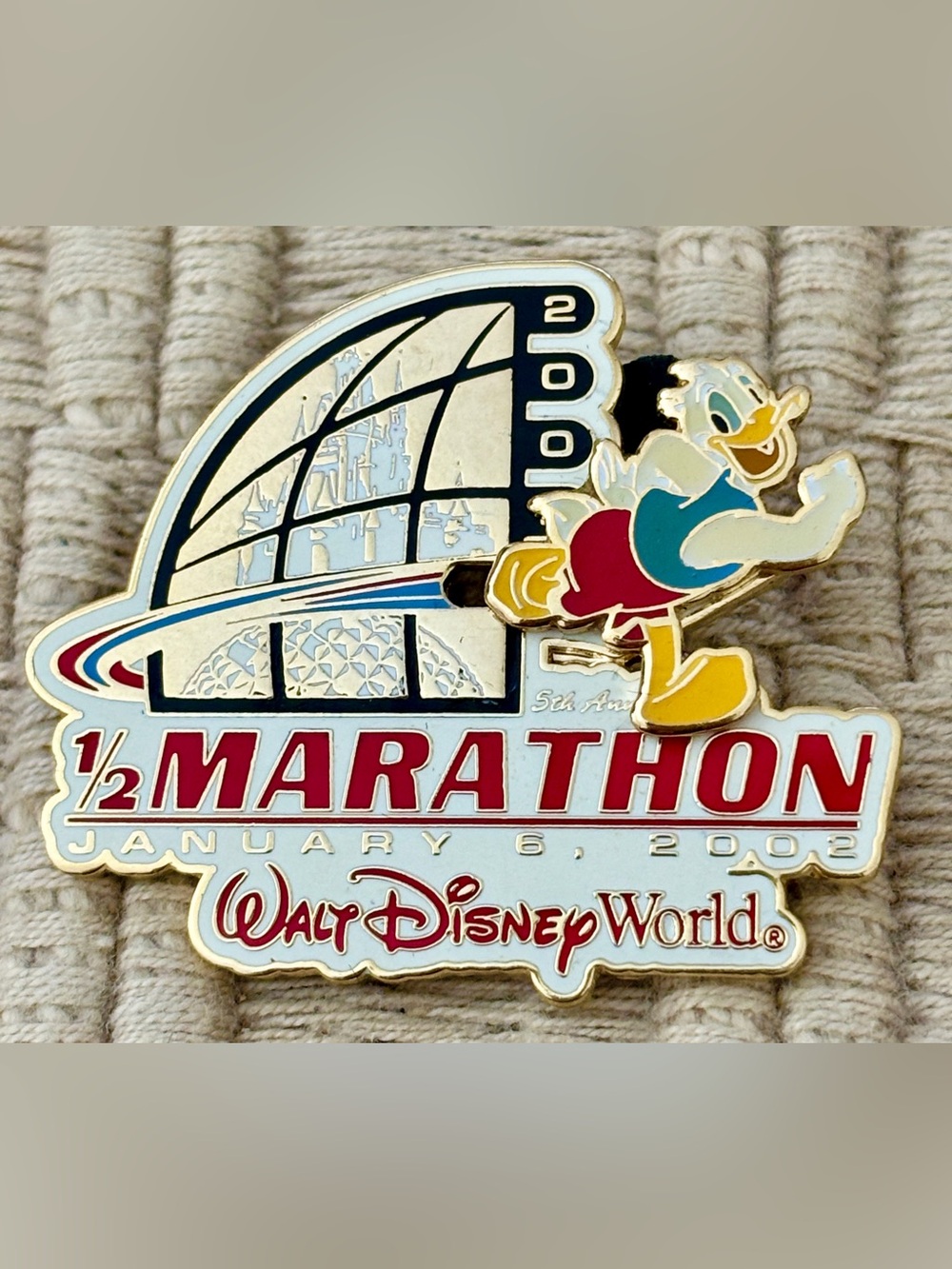 DISNEY 2002 Walt Disney World "5th Anniversary" Half Marathon Donald Duck Pin